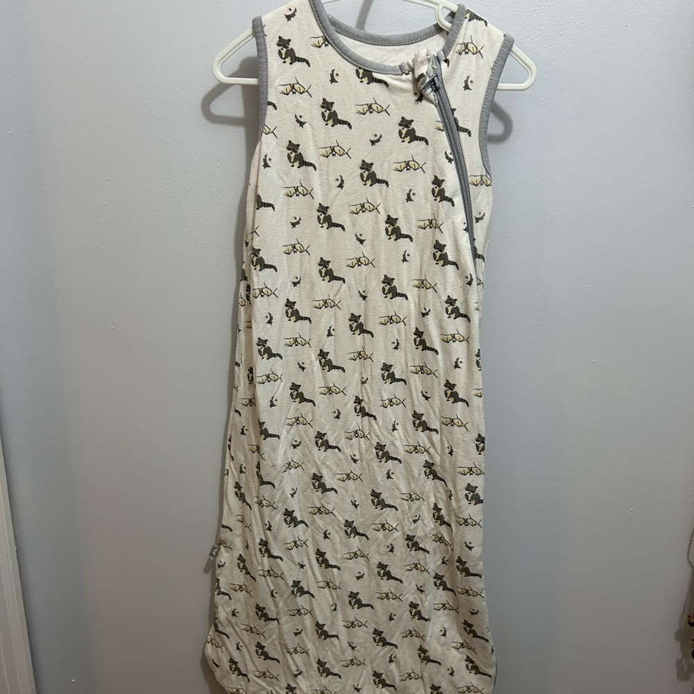 Kyte BABY Cream and Gray Patterned Onesie
